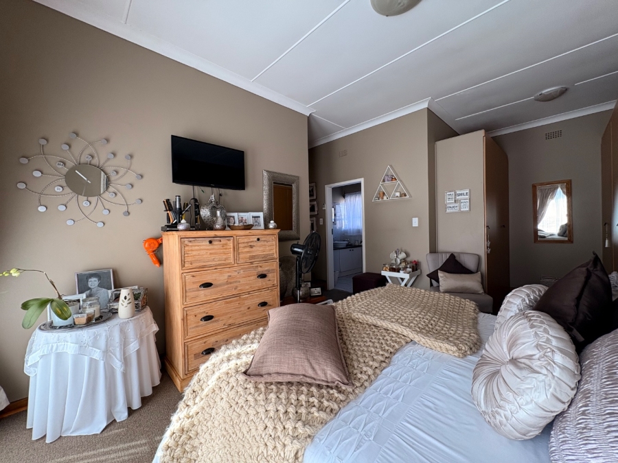 4 Bedroom Property for Sale in Wilkoppies North West